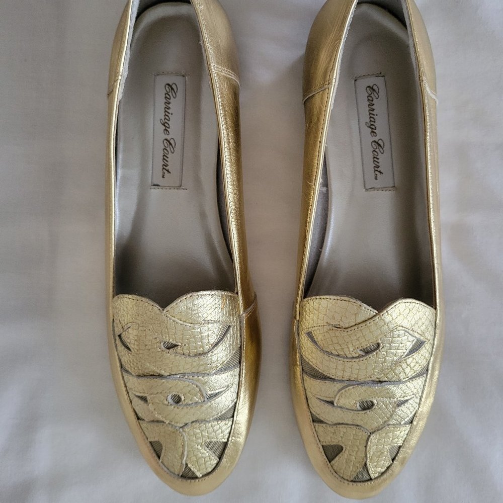 Carriage Court Goldtone Alma Flat in size 9M